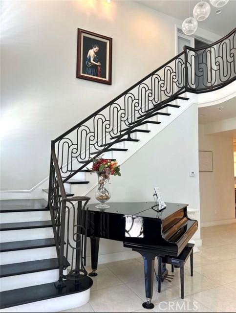 Detail Gallery Image 2 of 73 For 646 S Courson Dr, Anaheim,  CA 92804 - 6 Beds | 5 Baths