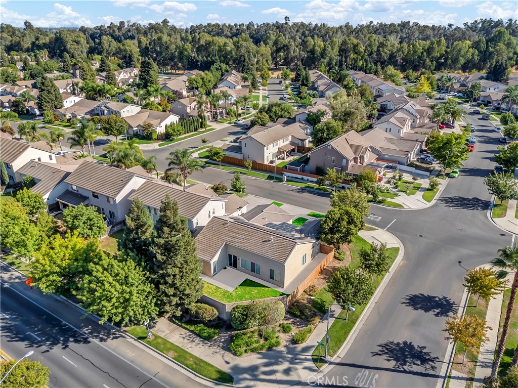 https://media.crmls.org/medias/a4caa412-2bf2-415a-bd01-96c88350e13a.jpg?preset=X-Large