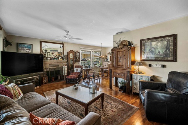 132 N Jewell Place, Orange CA: https://media.crmls.org/medias/a4caa8e5-2ded-4d0d-b29f-ff91bc4d1692.jpg