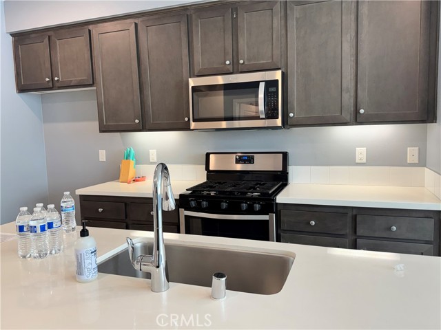 Detail Gallery Image 9 of 35 For 12745 Watt Ln #B,  Sylmar,  CA 91342 - 4 Beds | 3/1 Baths