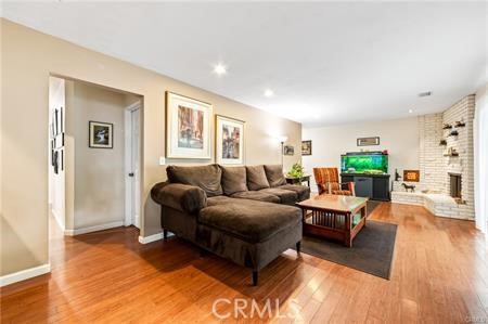 Detail Gallery Image 4 of 41 For 552 S Yorba St, Orange,  CA 92869 - 3 Beds | 2 Baths