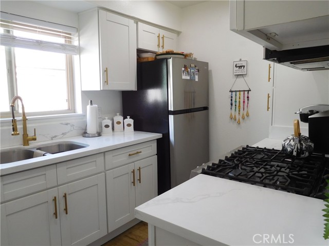 Detail Gallery Image 4 of 45 For 22030 Calvert St #3,  Woodland Hills,  CA 91367 - 2 Beds | 1 Baths