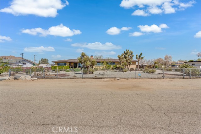 Detail Gallery Image 3 of 47 For 20936 Wigwam St, Apple Valley,  CA 92307 - 3 Beds | 2 Baths