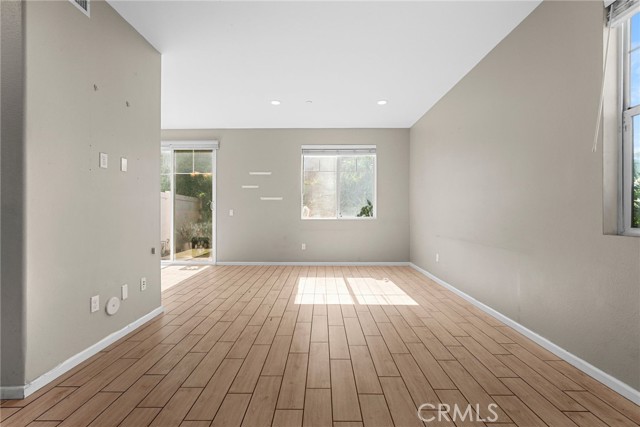 Detail Gallery Image 9 of 34 For 7600 N Courage Way, Van Nuys,  CA 91405 - 4 Beds | 3 Baths