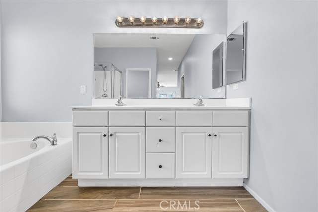 Detail Gallery Image 12 of 22 For 24451 Wasatch Ct, Corona,  CA 92883 - 3 Beds | 2/1 Baths