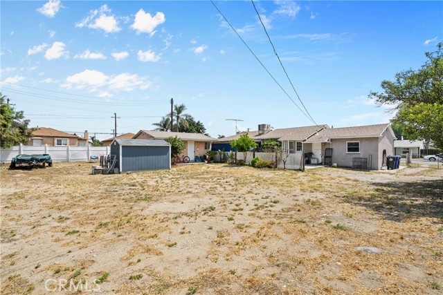 7726 Blanchard Avenue, Fontana CA: https://media.crmls.org/medias/a4cd16f8-e5ff-468a-a60d-aaa5d4bf0d17.jpg