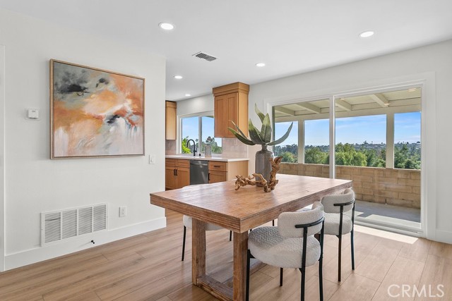 23631 Via Storni, Mission Viejo CA: https://media.crmls.org/medias/a4cd7a3b-0a45-4f41-9686-726dae77cd7c.jpg