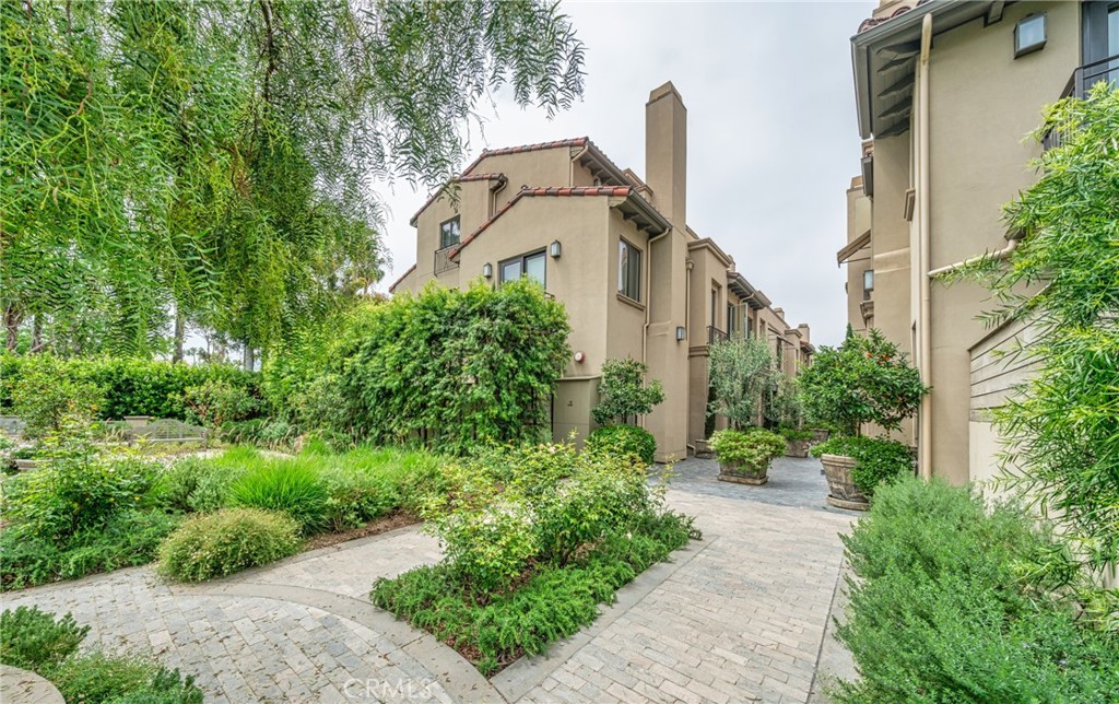 823 S Bundy Drive #110