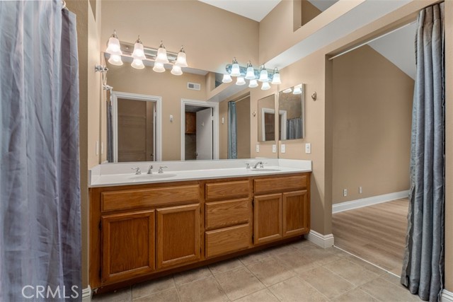 28 Mission Court, Lake Forest CA: https://media.crmls.org/medias/a4cdb7a4-68ab-4fc2-b1e9-8bd078487b28.jpg
