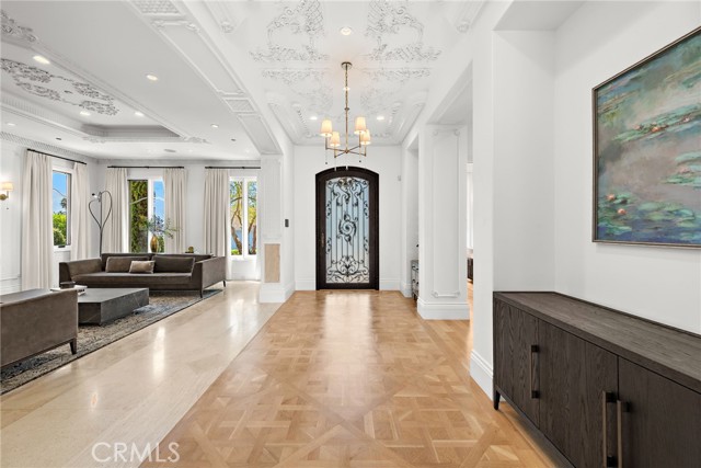 Detail Gallery Image 6 of 75 For 530 Kings Rd, Newport Beach,  CA 92663 - 5 Beds | 4/3 Baths