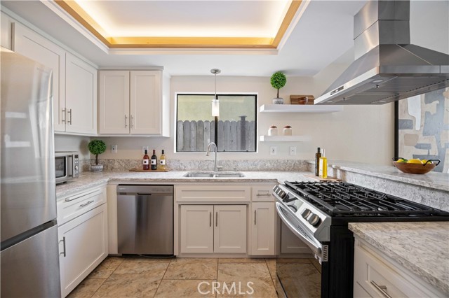 Detail Gallery Image 6 of 34 For 2317 Carnegie Ln #B,  Redondo Beach,  CA 90278 - 3 Beds | 2/1 Baths