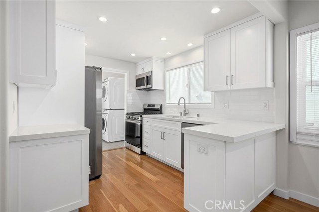 Lower Unit - Kitchen