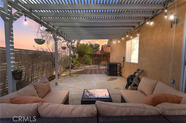 Detail Gallery Image 2 of 47 For 16236 Bridgewood Ln, Victorville,  CA 92395 - 3 Beds | 2 Baths