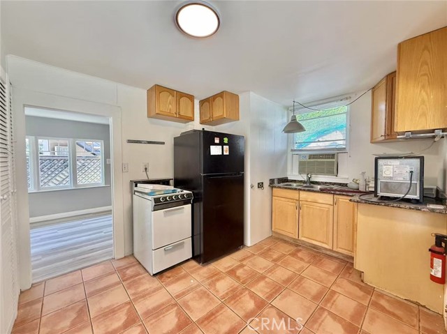 Detail Gallery Image 2 of 10 For 41 S Berkeley Ave #1/2,  Pasadena,  CA 91107 - 2 Beds | 1 Baths