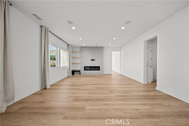 Detail Gallery Image 15 of 56 For 17715 Hillside, Canyon Country,  CA 91350 - 4 Beds | 4 Baths