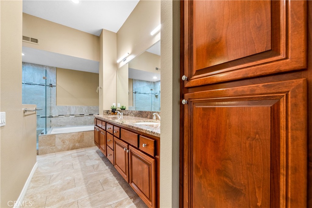 MLS #OC25270158 image #31