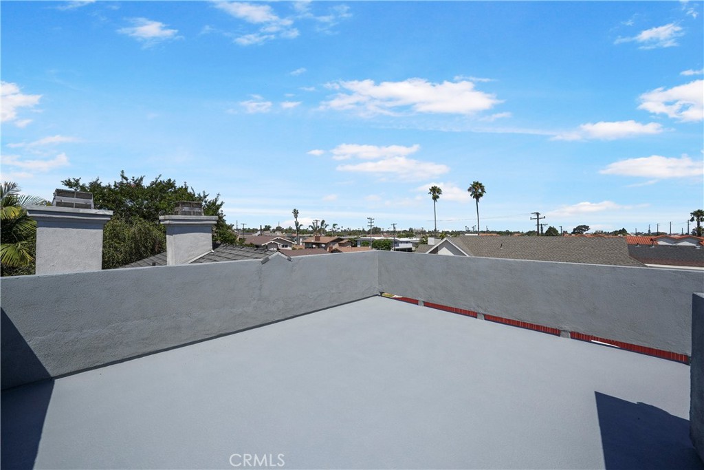 https://media.crmls.org/medias/a4d20bd1-7df9-4e2f-81c0-8edca5599f7c.jpg?preset=X-Large