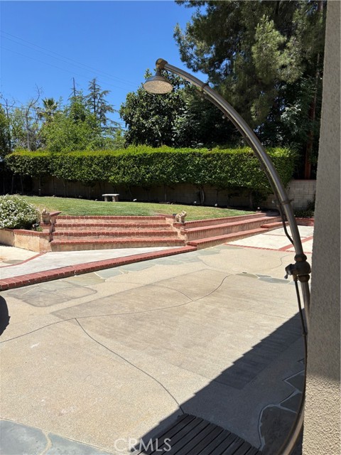1631 Leycross Drive, La Canada Flintridge CA: https://media.crmls.org/medias/a4d21b67-af6d-45a6-97a2-9b16c1a136a0.jpg