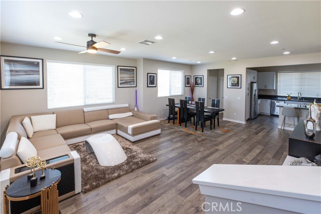 Detail Gallery Image 9 of 28 For 5786 Acacia Ln, Lakewood,  CA 90712 - 3 Beds | 2/2 Baths