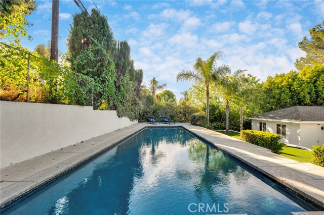5187 Llano Drive, Woodland Hills CA: https://media.crmls.org/medias/a4d3de93-101b-4606-844a-18db528ad750.jpg