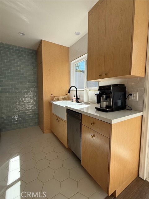 Detail Gallery Image 8 of 19 For 633 Grant, Santa Monica,  CA 90405 - 2 Beds | 2 Baths