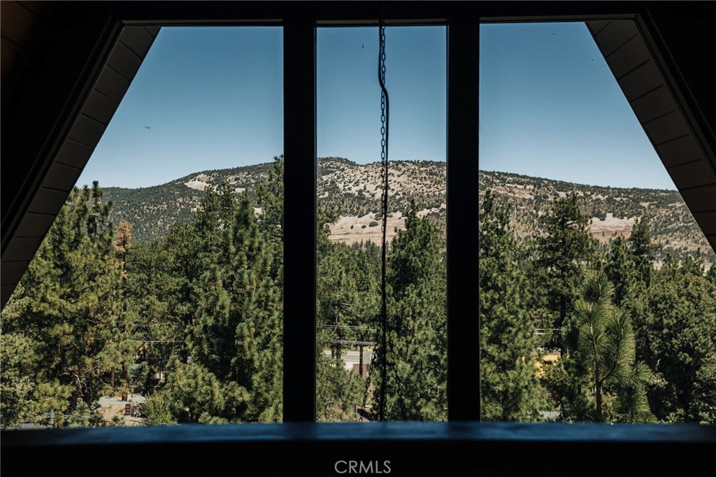 https://media.crmls.org/medias/a4d4ab01-51d9-4b1c-9962-61b9e2e23405.jpg?preset=X-Large