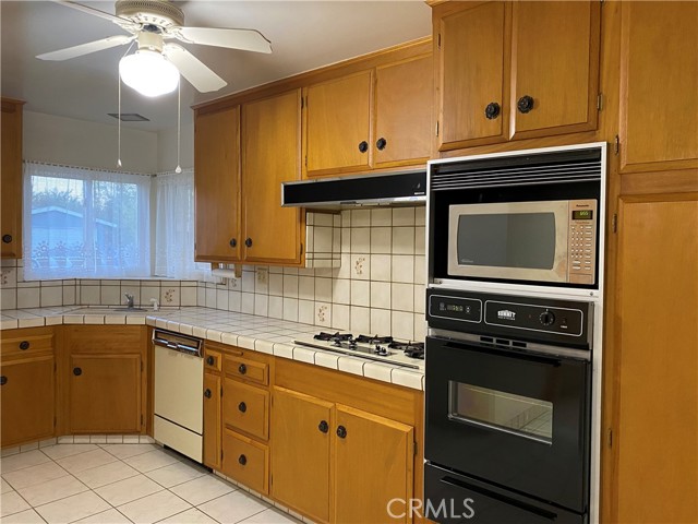 Detail Gallery Image 7 of 18 For 332 E Landsford, Lancaster,  CA 93535 - 4 Beds | 2/1 Baths