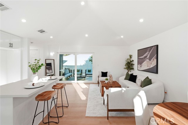 Detail Gallery Image 62 of 74 For 2140 N Rose St, Burbank,  CA 91505 - 5 Beds | 3/1 Baths