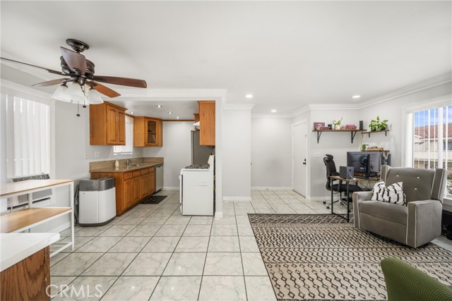 Detail Gallery Image 2 of 16 For 21913 Belshire Ave #3,  Hawaiian Gardens,  CA 90716 - 2 Beds | 1 Baths