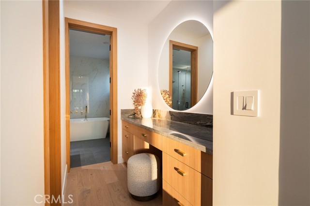 1721 Oak Avenue, Manhattan Beach CA: https://media.crmls.org/medias/a4d664be-8a62-4401-9add-928674b07f6b.jpg