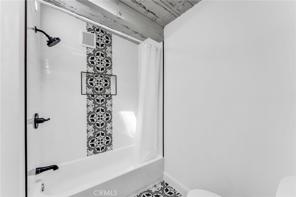 https://media.crmls.org/medias/a4d73fec-e5bc-499f-8909-07ae5f29f43a.jpg?preset=X-Large
