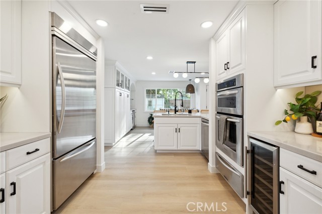 6105 Bellingham Avenue, North Hollywood CA: https://media.crmls.org/medias/a4d751b4-9158-4874-97ed-348b44fbe0e8.jpg