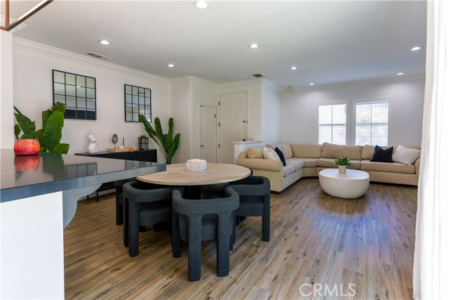 Detail Gallery Image 4 of 17 For 974 Sweetbriar Ln a,  Azusa,  CA 91702 - 3 Beds | 3 Baths