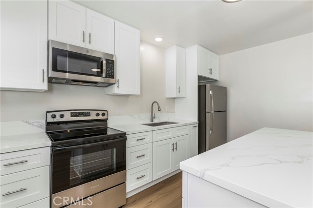 Detail Gallery Image 2 of 19 For 10327 Flora Vista Ave, Bellflower,  CA 90706 - 2 Beds | 1 Baths