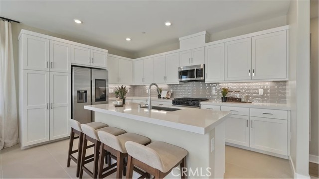 Detail Gallery Image 2 of 24 For 26824 Sonnet Pl, Valencia,  CA 91381 - 3 Beds | 2/1 Baths
