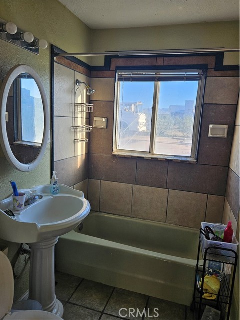 2352 S Jacks Ranch Drive, Ridgecrest CA: https://media.crmls.org/medias/a4da59e7-e3c5-4a52-b40d-4644184d27ad.jpg