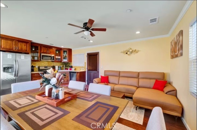 Detail Gallery Image 7 of 12 For 523 Fischer St, Glendale,  CA 91205 - 2 Beds | 3 Baths