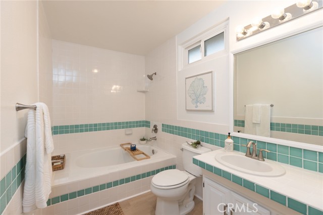24595 Alcoba Drive, Mission Viejo CA: https://media.crmls.org/medias/a4dc6e13-26bf-46ec-ae6f-01272537aecb.jpg