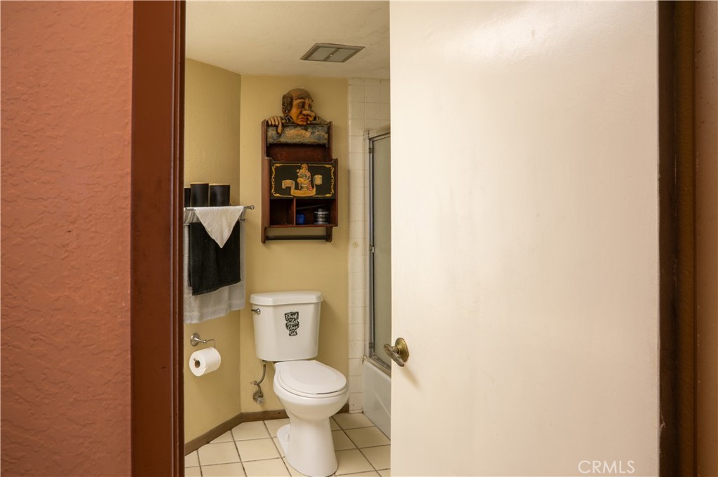 https://media.crmls.org/medias/a4dccbe8-a1b0-4d10-8f4a-c1d63c9b8276.jpg?preset=X-Large