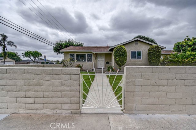538 S Raitt Street, Santa Ana CA: https://media.crmls.org/medias/a4dd336b-1f06-4d05-be06-6267a0ff6971.jpg