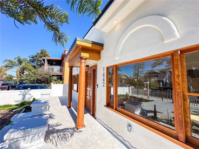 Detail Gallery Image 2 of 13 For 1642 5th Ave, Los Angeles,  CA 90019 - 3 Beds | 2 Baths