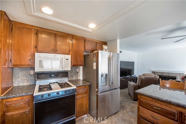 Detail Gallery Image 11 of 38 For 1741 Mojave View Cir, Corona,  CA 92882 - 3 Beds | 2/1 Baths