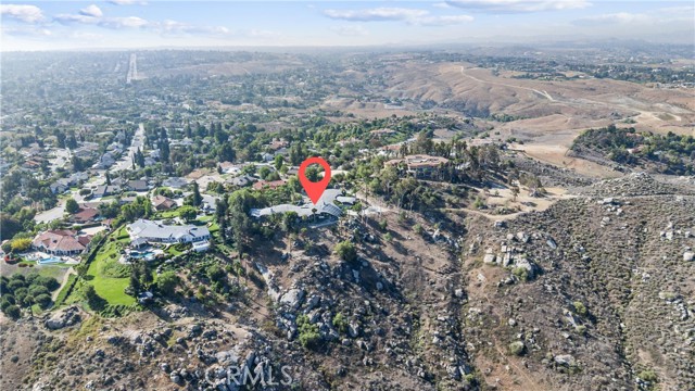 2360 Boulder Bluffs Court, Riverside CA: https://media.crmls.org/medias/a4df1841-a571-4b63-be99-40428c7ee997.jpg