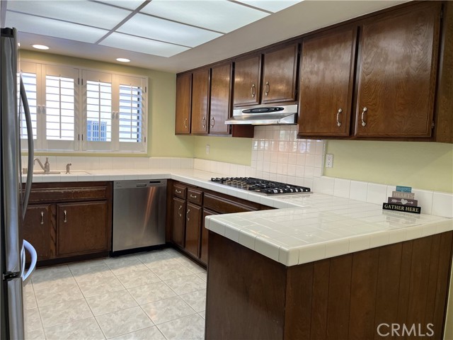 Detail Gallery Image 14 of 27 For 21801 Burbank #83,  Woodland Hills,  CA 91367 - 4 Beds | 3 Baths