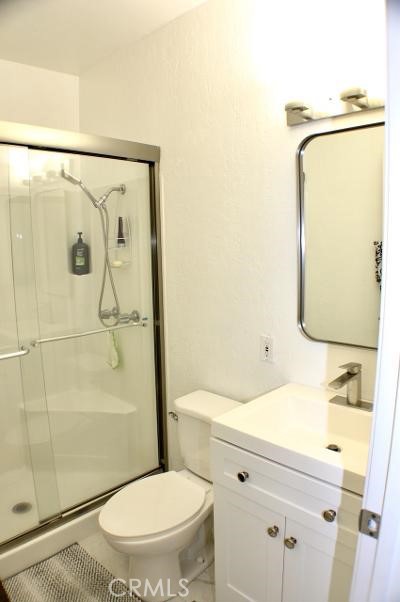 Detail Gallery Image 8 of 19 For 21015 Gresham, Canoga Park,  CA 91304 - 3 Beds | 2/1 Baths