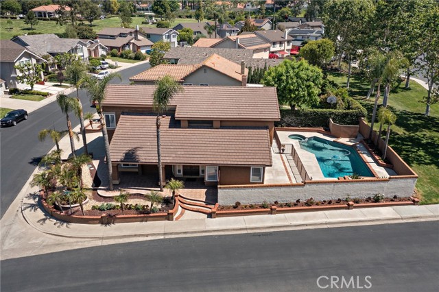 21572 Via Invierno, Lake Forest CA: https://media.crmls.org/medias/a4df9666-5abd-409a-92a8-3583ec1ebdcb.jpg