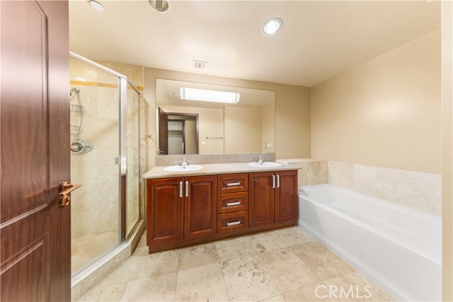 Detail Gallery Image 44 of 53 For 11218 Camarillo St #404,  Toluca Lake,  CA 91602 - 3 Beds | 3 Baths