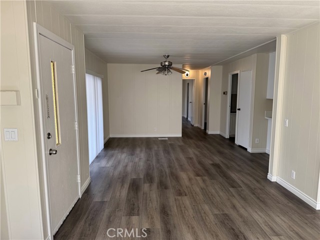 Detail Gallery Image 5 of 16 For 200 W San Bernardino Ave #76,  Rialto,  CA 92376 - 2 Beds | 2 Baths