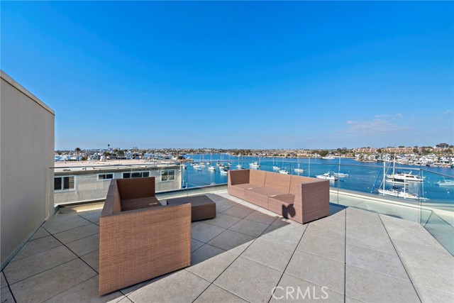 Detail Gallery Image 2 of 26 For 310 Fernando St #307,  Newport Beach,  CA 92661 - 2 Beds | 2 Baths