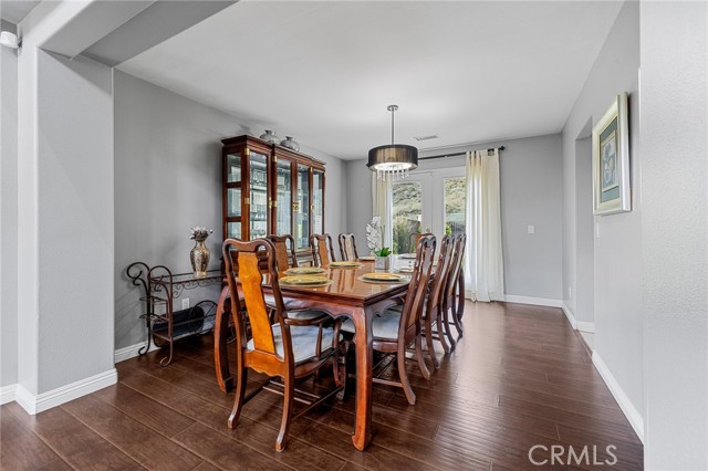 Detail Gallery Image 15 of 58 For 26426 Cardinal Dr, Canyon Country,  CA 91387 - 5 Beds | 4 Baths